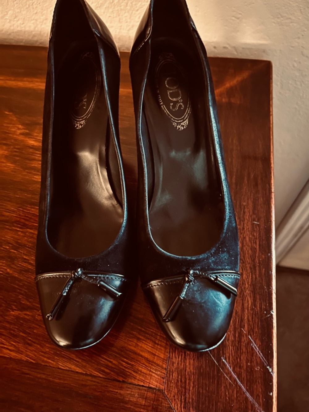 Tod’s Black Women's Bow-Accent Leather & Suede Pumps EUC😃